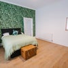 Photo 10: Room 1