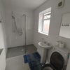 Photo 3: shower room
