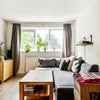 Photo 4: Living room 