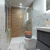 Photo 7: Room 2 private en-suite bathroom