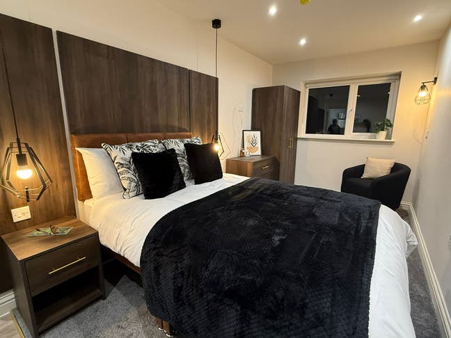 Luxury Double Room | Strood | Bills Inc 13b Main Photo