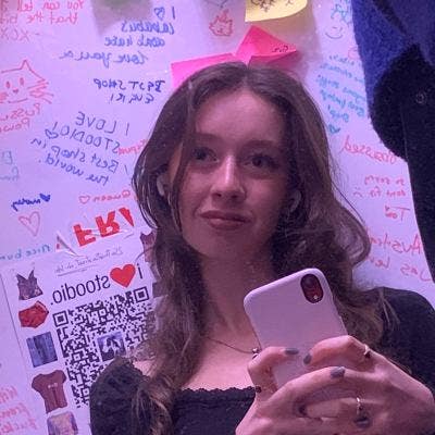 Student Female seeks a single or double room Main Photo