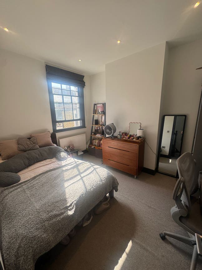 Room for rent Stepney Green - &pound;800/month + bills Main Photo