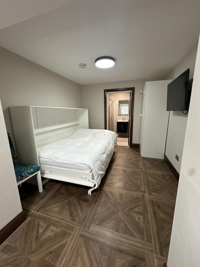 Modern studio, private bathroom & kitchen, bills i Main Photo