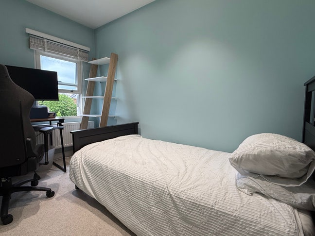 Mon- Fri Bright Single room, bathroom & cleaner Main Photo