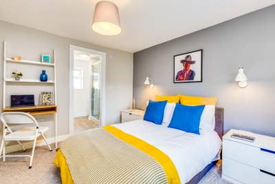 Ensuite rm in young prof Newbury houseshare 🏡  Main Photo