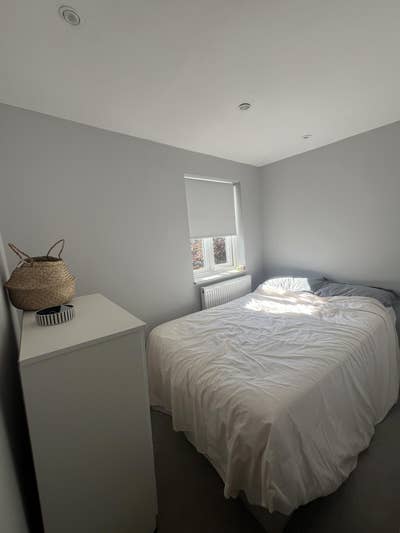 Room available 180/week Zone 2 girls only Main Photo