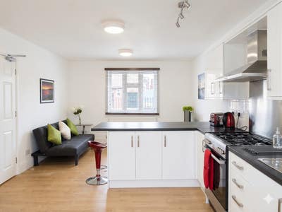 Good Sized Ground Floor Double- Free Parking🚗 Main Photo