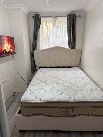 Modern Double Room in Central London Main Photo