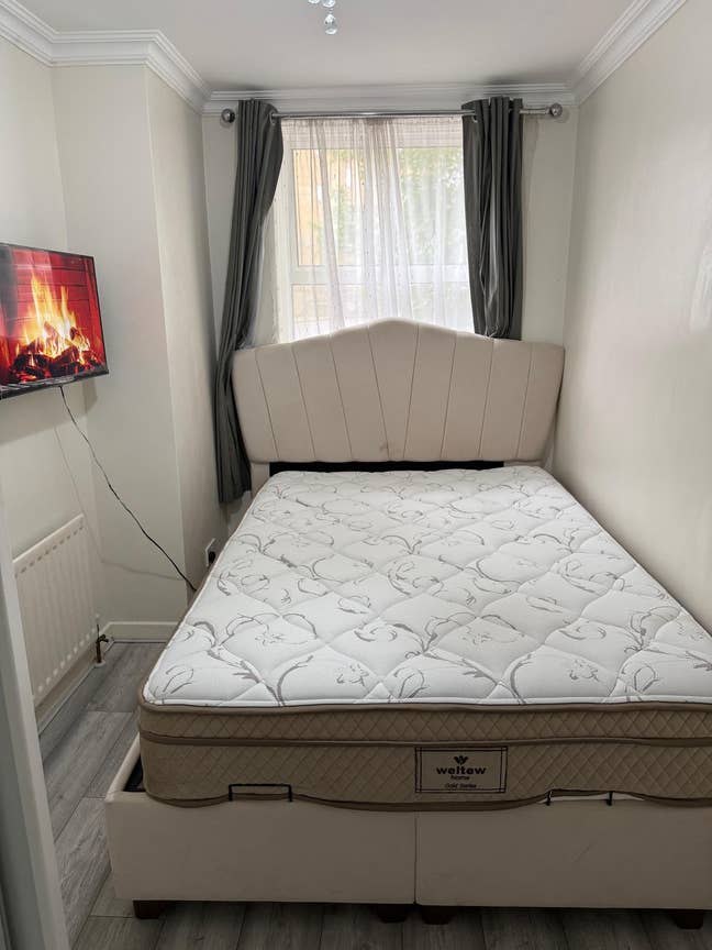 Modern Double Room in Central London Main Photo