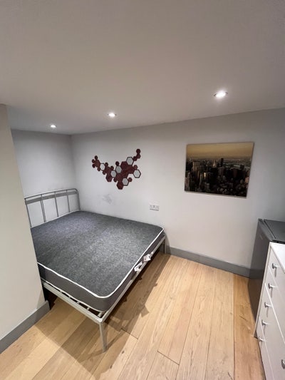 En suite rooms available Main Photo