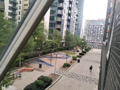 Double room in prime Canary Wharf,South Quay  Main Photo