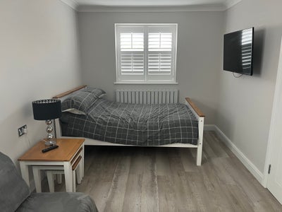Monday to Friday only Double room single occupancy Main Photo