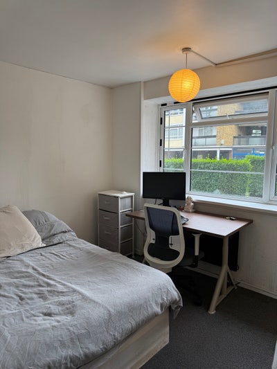 Bright double bed room in Brixton Main Photo
