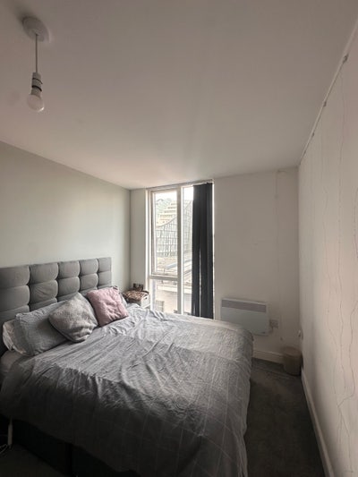 Spacious double room in Manchester City Centre Main Photo