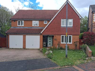 Large double en-suite, free use of BBQ hut and gym Main Photo