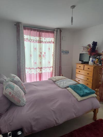 Double bedroom in a quiet neighbourhood. Main Photo