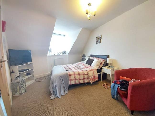 Comfy Ensuite Room in Leaf Avenue PE7 Main Photo