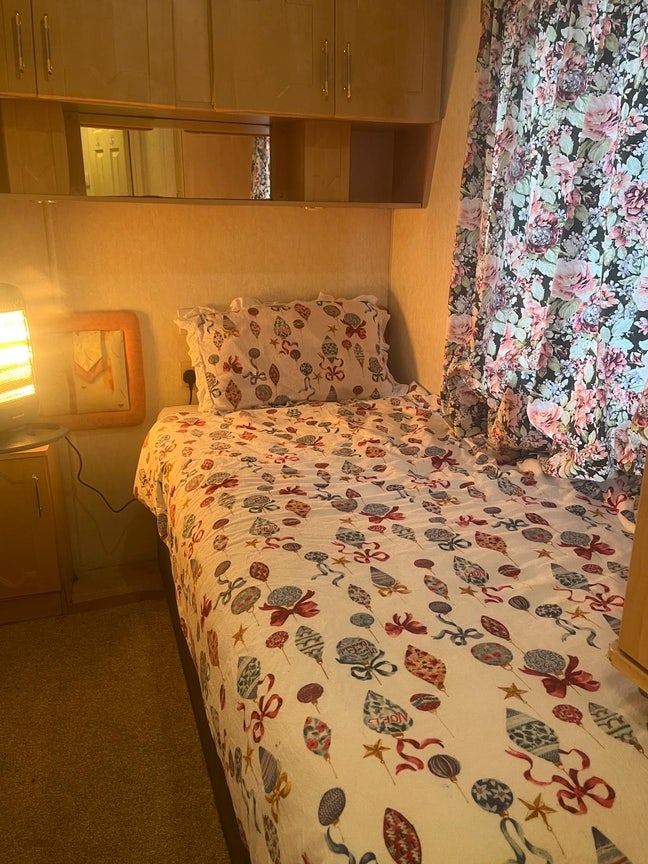 Single room with all bills included  Main Photo