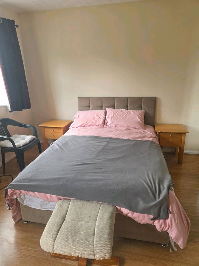 Ensuite Room in a house  Main Photo