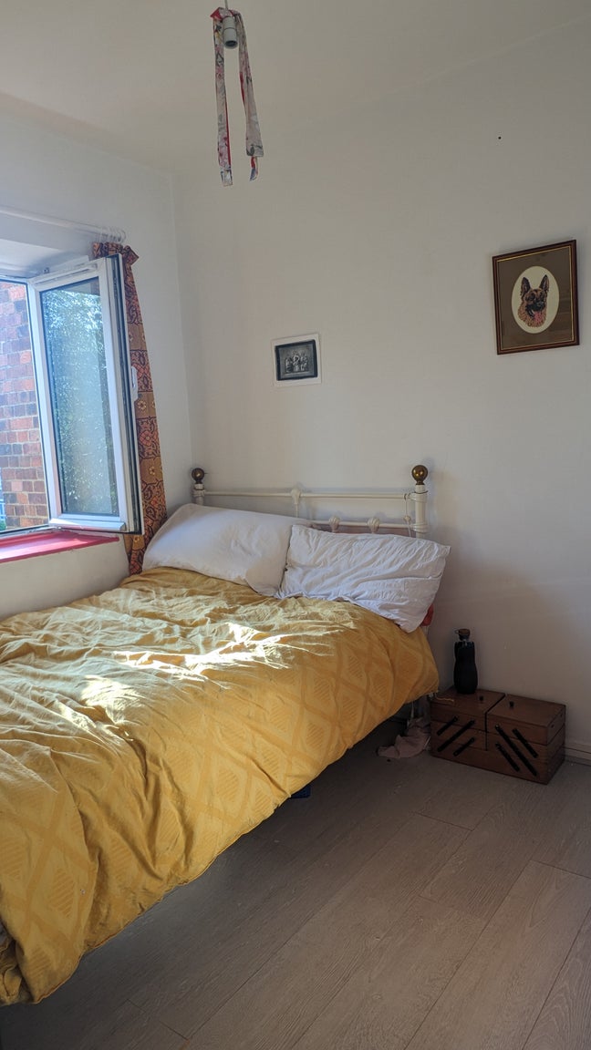 Sublett*Sunny room near queens road  Main Photo