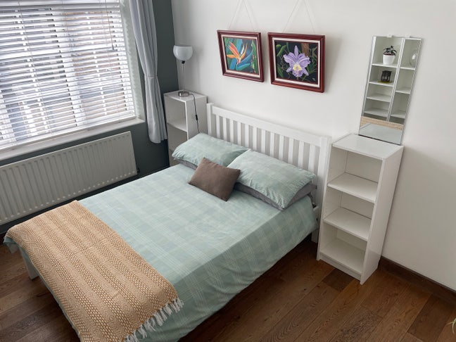 Cozy & well kept double room (2-min walk to tube) Main Photo