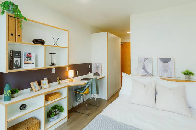 Bridge Street Exchange Gold-Ensuite Summer Tenancy Main Photo