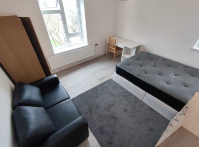 Large Double Room in Archway - Zone 2 Main Photo