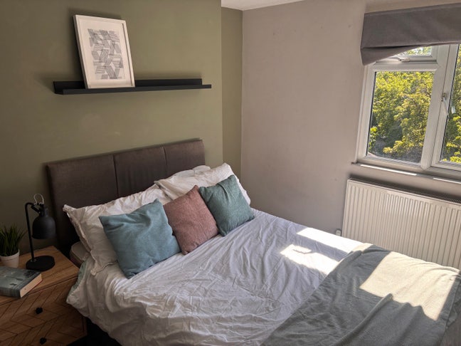 Huge loft room with ensuite (Br) Main Photo