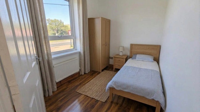 Single Rooms Available in bright & Airy House - S2 Main Photo