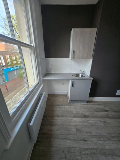 New Studio Flat, Calverley Road, TN1 Main Photo