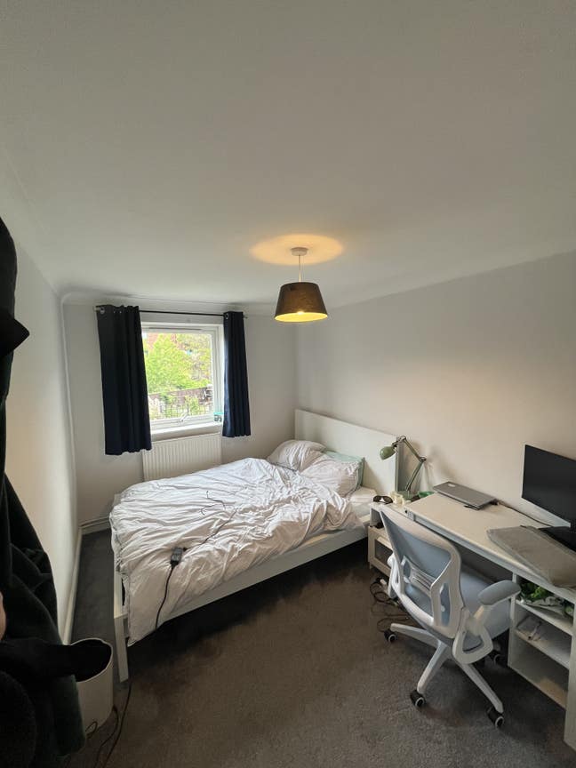 Double Room in Crossgates: Great Transport Links Main Photo