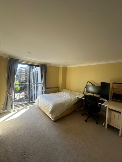 Double Ensuite in 2-bed, no deposit, available now Main Photo