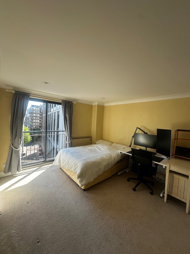Double Ensuite in 2-bed, no deposit, available now Main Photo