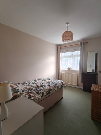 Room in quite location  Main Photo
