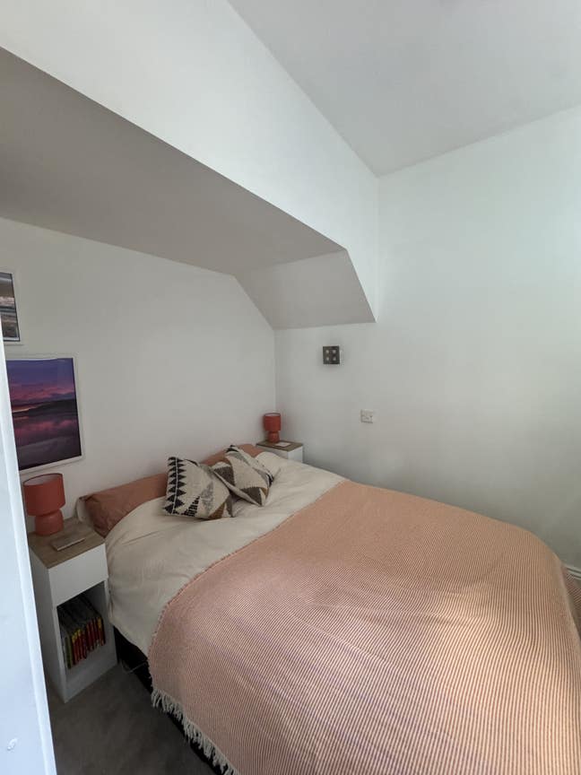 Double room in seaside flat  Main Photo