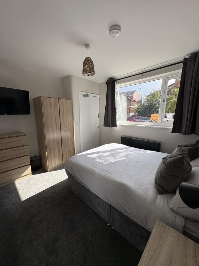 Calling all Professionals: 4 ensuite rooms Fulford Main Photo