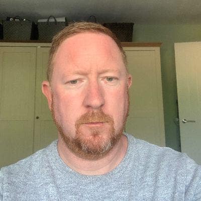 Professional Male seeks a single or double room Main Photo