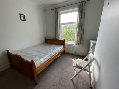Room available with professional couple  Main Photo