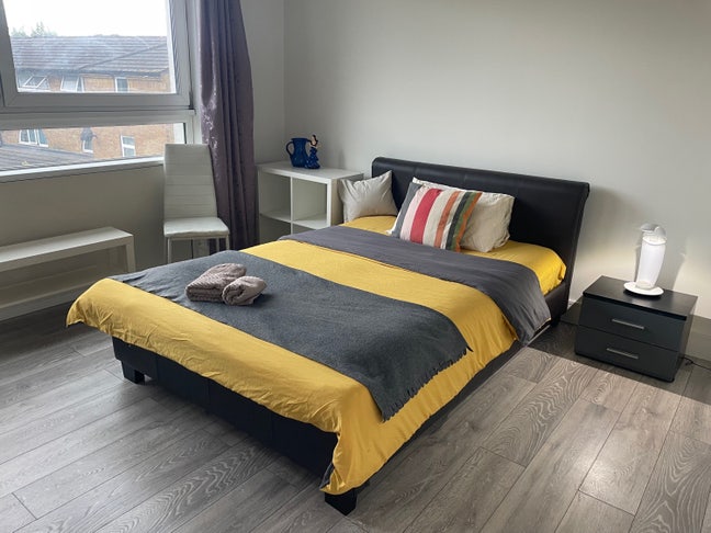 Nice room 5 min walk from Westfield  Main Photo