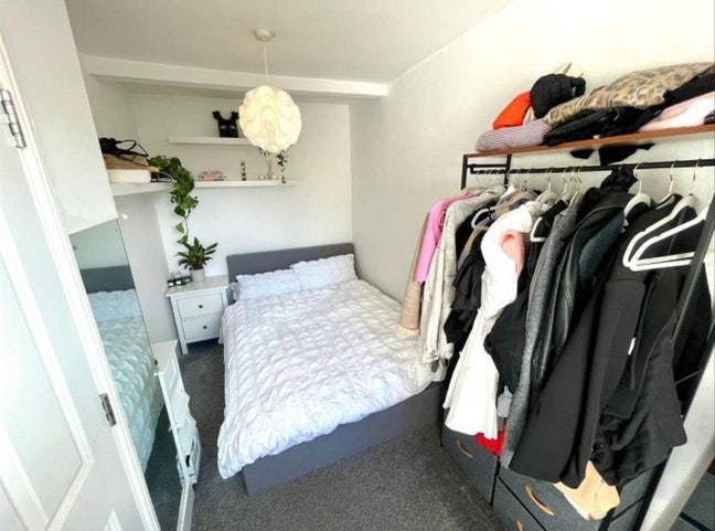 Double room available in lovely Brixton cottage Main Photo