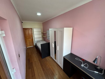Modern Furnished Ensuite Single Room Near East Ham Main Photo