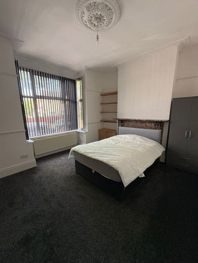 Free Rooms Available!! - Dss/Benefits Only Main Photo