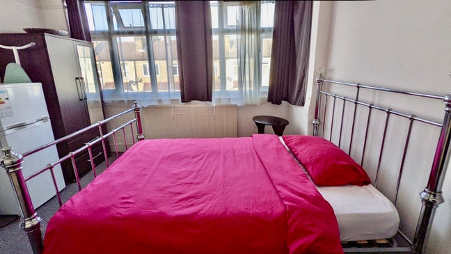 Large Clean Room in a Quiet House  Main Photo