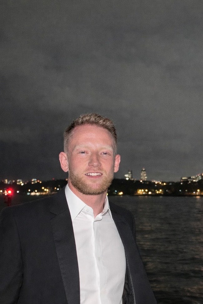 Professional Male seeks a double room Main Photo