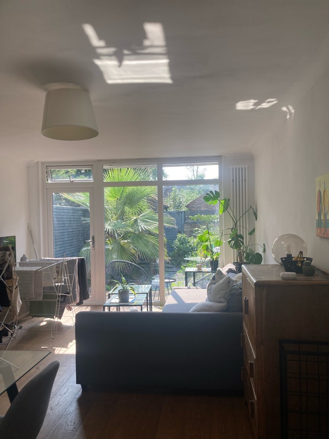 Double room in flat with garden in Kennington Main Photo