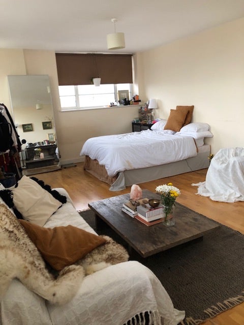 Sunny Studio-Sized Room in Islington! Main Photo
