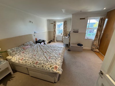 Big room with en-suite in spacious Battersea home Main Photo