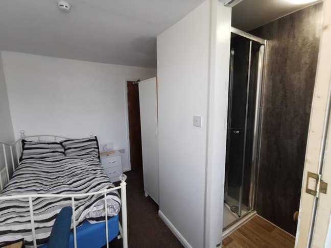 Ensuite-Single Room close to Town and Train  Main Photo