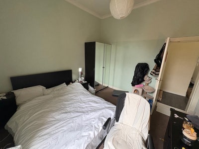 Uofg area / ensuit double room/ June-Sep  Main Photo